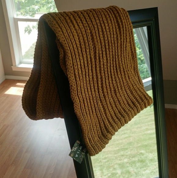 { WILA } Chunky Knit Infinity Scarf - Picture 2 of 6